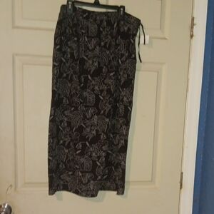 NWT GUY HARVEY Floral Black and Gray Skirt sz L-XL elastic waist